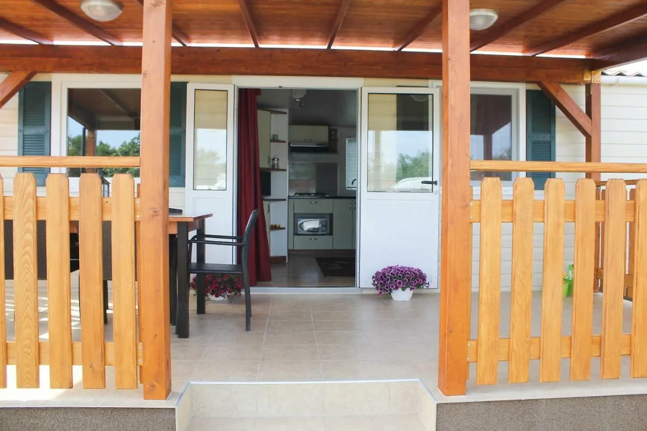 בית נופש הוילה סבטי פיליפ אי ג'קוב Mobile House Danijel