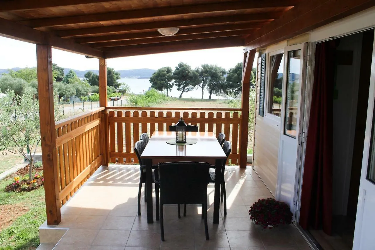 הוילה סבטי פיליפ אי ג'קוב Mobile House Danijel בית נופש
