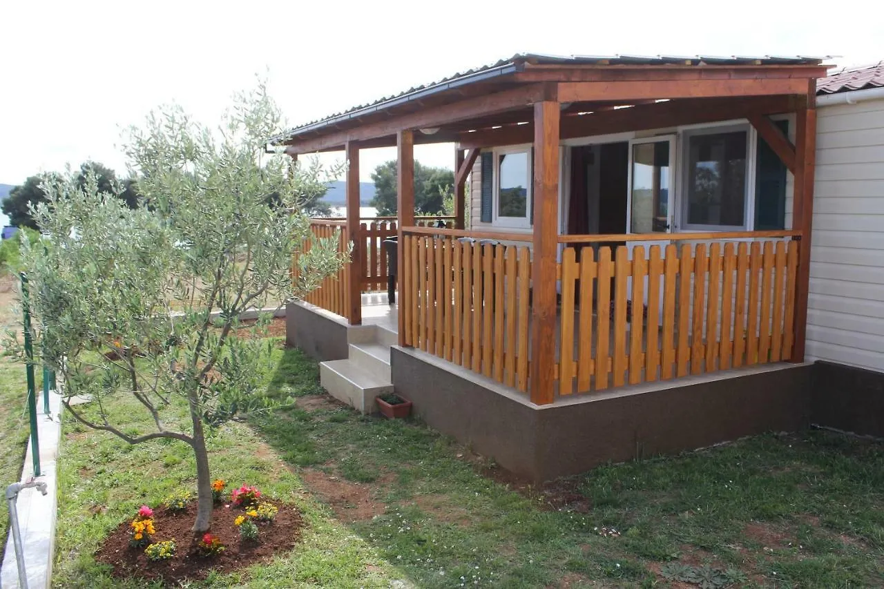 בית נופש הוילה סבטי פיליפ אי ג'קוב Mobile House Danijel קרואטיה