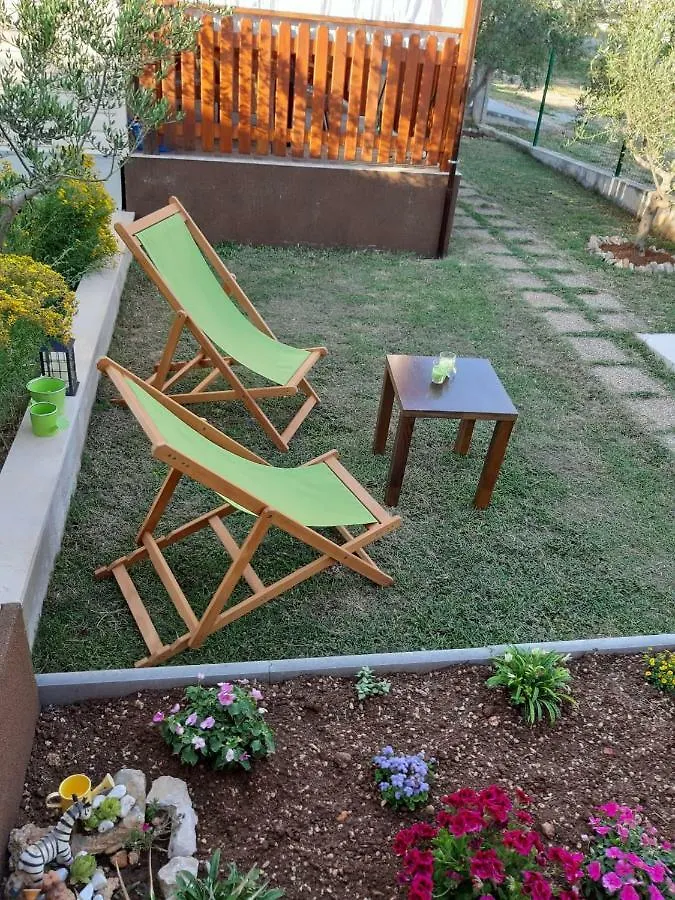 בית נופש הוילה סבטי פיליפ אי ג'קוב Mobile House Danijel קרואטיה